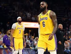 亚博_洛杉矶湖人NBA战胜勇士，詹姆斯关键得分